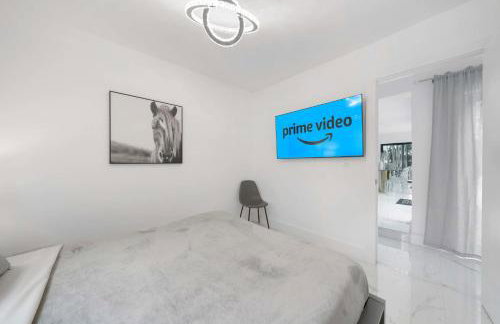 Luxury Villa Azure with Heated Pool 20 minutes to Beach - Foto 41