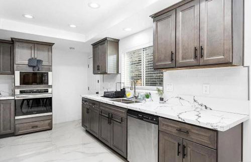 Mountains Views with Pool & Basketball, Relax & Play! - Foto 39