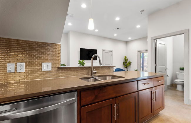 Chic & Homey 3BR Close to Downtown - Photo 11