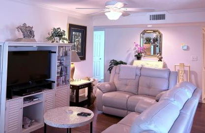 Belair Lane condo community pool managed by Sky Run Naples - Foto 11