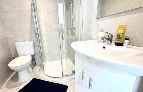 Sunny Modern, Private Apartment,15 Mins To Central London - Photo 19