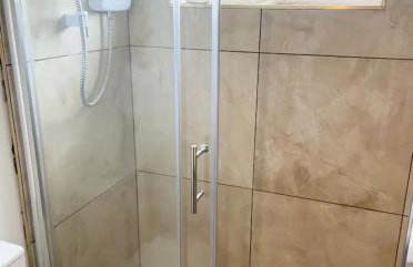 Beautiful 4 Bedroom 2 bathroom House close to city centre - Foto 10