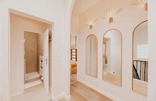 Spacious 5-Bedroom Home with Terrace, Air Conditioning and Parking - Photo 14