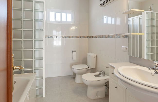 Detached Villa With a Large Private Swimming Pool - Foto 22