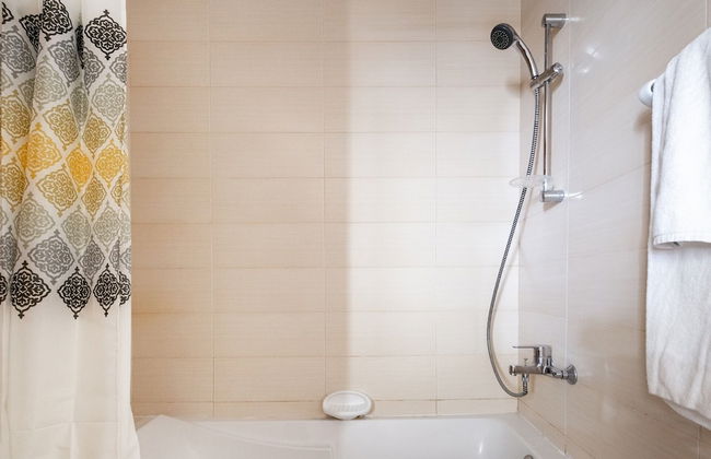 Premier Studio in Sports City w/ Golf Course View! - Foto 9