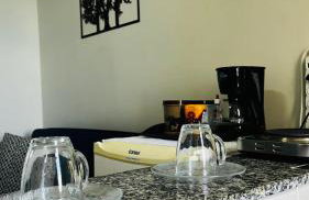 Stúdio Completo com Ar e wifi rápido em itapuã - Foto 4