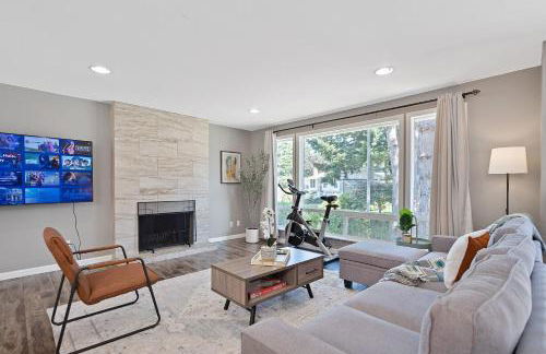 Chic Kirkland Home Overlooking Windsor Vista Park - Photo 1