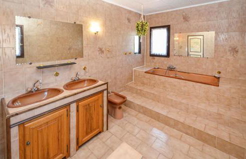 Nice Home In Saint Cannat With Wifi - Foto 33