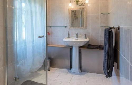 Demeure de charme avec étang privé et piscine couverte - FR-1-583-460 - Foto 22