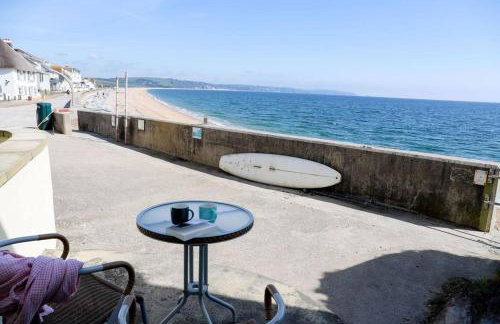 Beachfront Cottage with Sea Views & Coastal Walk - Foto 4