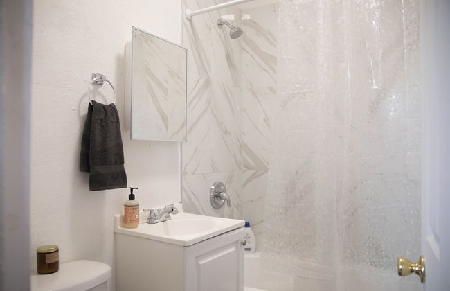 Charming Studio in Beverly Boulevard! Sleeps 2! - Photo 15