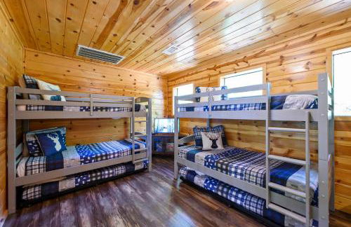 Hickory Bear - Cabin surrounded by pines, Sleeps 10, Hot Tub, Fire Pit, Arcade, Foosball Table & Deck Slide - Photo 52