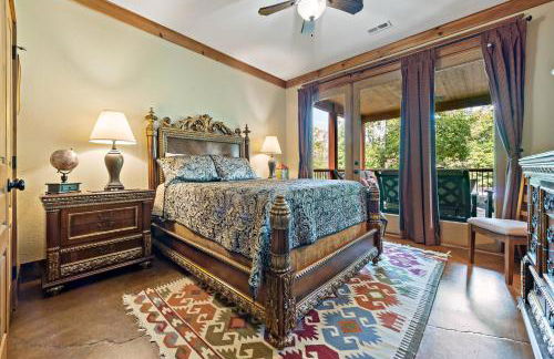 Lakefront Retreat Luxury Home with Private Dock - Photo 46