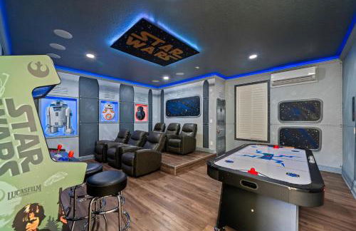 Epic Playhouse Getaway - Castle & Superhero Bunks Theater Private Pool No Rear Neighbors - Foto 50