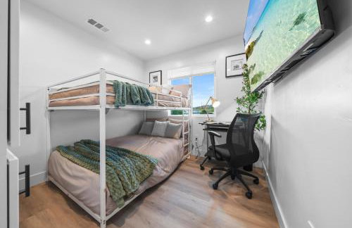 Entire Private Home with 3 Bedrooms 2 Bathrooms, with Garage, Gated Yard, King Bed House, Available Now - Foto 15