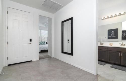 Stylish & Bright Gem ~ King/Queen Beds ~ Backyard! - Foto 27