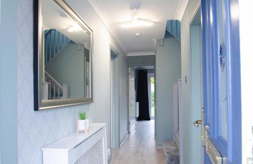 Huntsfield House- Stunning Modern 4 Bedroom House Suitable for Work and Leisure Stays - Foto 42