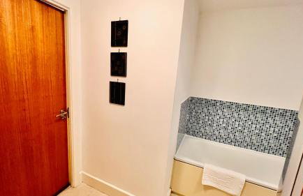Birmingham City Centre Apartment with Parking - Photo 20