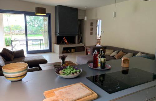 Beautiful restored farmhouse with private pool and gardens - Foto 25