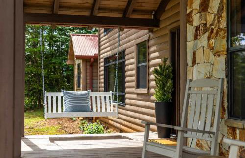 Monarch's Roost Luxe Cabin w Hot Tub and Sauna 10 Min to Helen - Foto 27