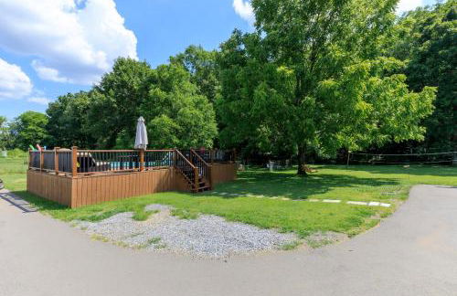 Brenda Lee History 2BR Villa Pool Hot Tub - Photo 35