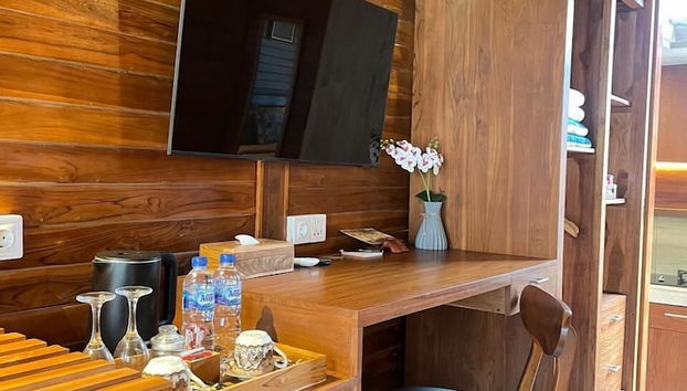 Ngesil Private Joglo and Pool - Foto 4, Servicio de comidas en la habitación