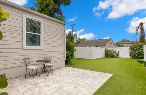 NEW SoHo Sanctuary - Gorgeous Apartment Steps to S Howard Ave with Fenced Yard - Foto 20