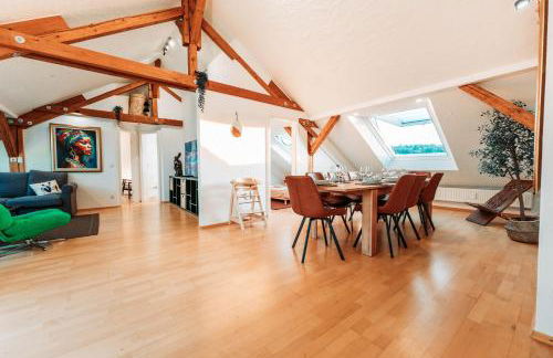 Spacious Penthouse with AC and Free Parking Steps Away From the Central Station - Foto 19