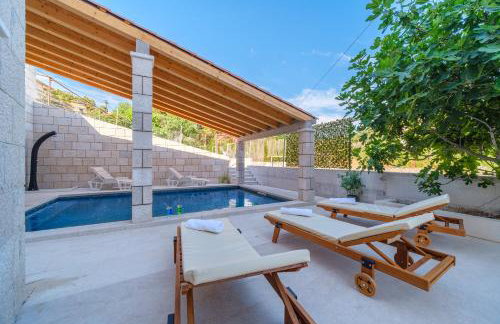 Luxury Stone Villa Nevija with heated pool - Photo 66