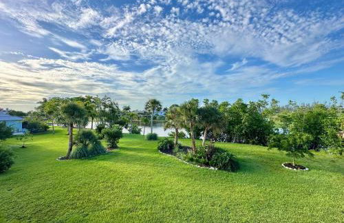 Tranquil Lakeview Home w Porch Bokeelia Retreat - Foto 26