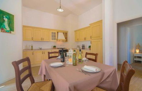 Awesome Apartment In Valnogaredo Pd - Foto 8