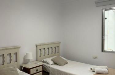 Frente al puerto y junto a la playa del Arenal - Foto 28