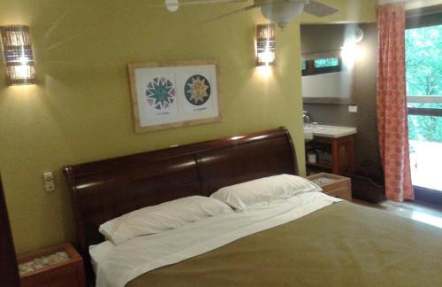 Beach house surrounded by lush nature - Foto 3