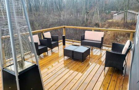 Stunning Lake Home w arcade and huge deck - Foto 54