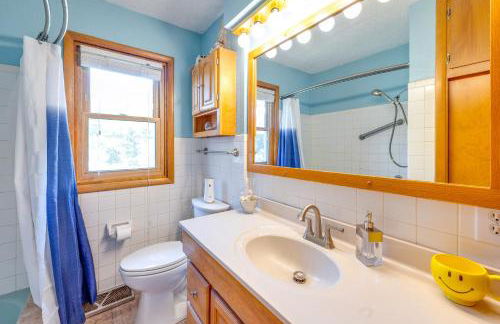 Family-Friendly Waterloo Abode with Deck! - Foto 12