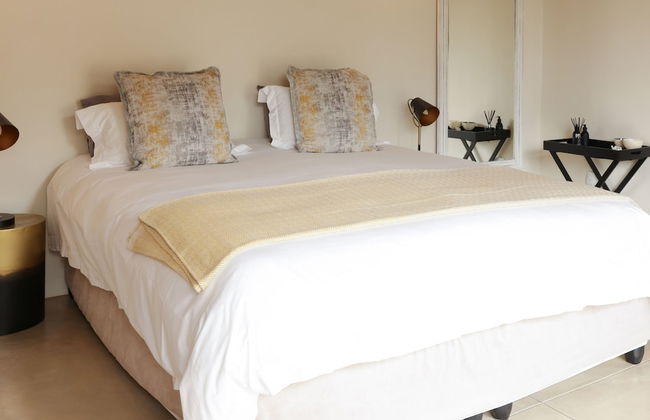 Villa Appelblaar Luxury 4 Bedroom Villa Home in the South African Bush - Photo 8