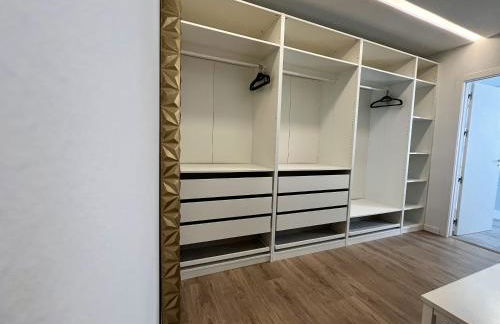 Premium Penthouse Seasonal Rental - Photo 13