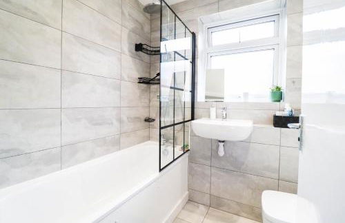 Polperro House - Chic & Stylish Home - Photo 12