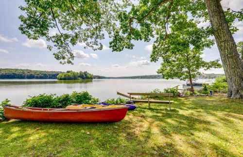 Lakefront Cottage with Covered Porch and Dock! - Foto 29