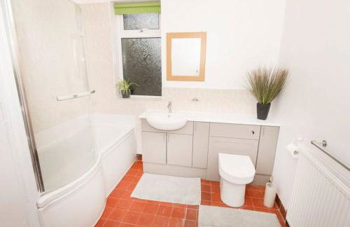 The Bungalow at Seaway's, Sleeps 11 + - Foto 3