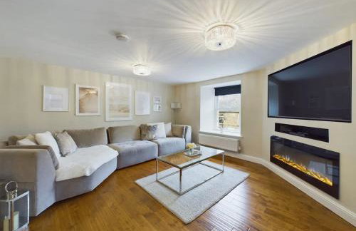 Charming 3 Bedroom Home in the Heart of Stanhope - Photo 1