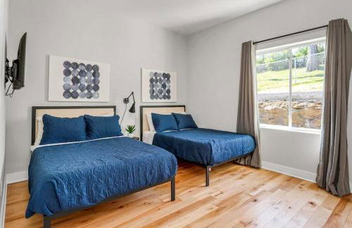 Side-by-Side Homes with Hot Tubs - Sleeps Over 20 Guests - Photo 41