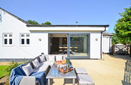 Adgestone Villa - A Luxurious Countryside Escape with Heated Pool, Near Sandown Beach, Dog Friendly in Rural Sandown - Perfect Getaway for Family & Friends - Photo 56