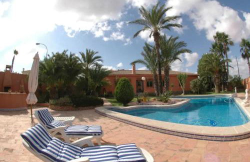 Charming Villa in Torrevieja with Private Pool - Foto 6