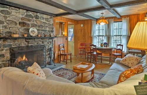 East Otis Reservoir Cabin with Porch - Walk to Lake! - Foto 1