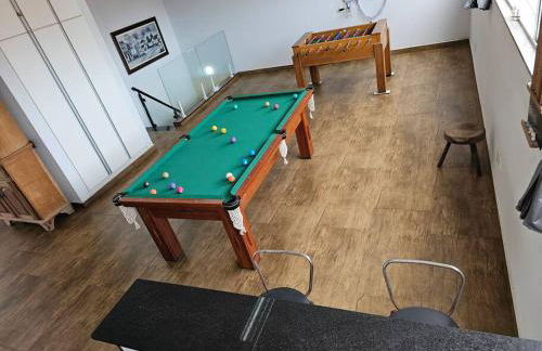 Belíssima Casa a Beira Mar com Piscina Aquecida Cobrado a Parte, 5 Quartos com Ar Condicionado, Amplo Salão de Jogos com Mesas de Bilhar e Pebolim, Amplo Espaço Externo com Churrasqueira em Deck Gourmet Coberto frente a Piscina,Tudo isso á Beira Mar - Photo 31