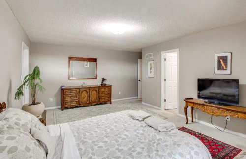 2 Mi to KU Campus Group Getaway with Patio and Garden - Photo 16