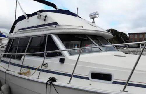 Waterfront 32' Bayliner Yacht - Photo 1