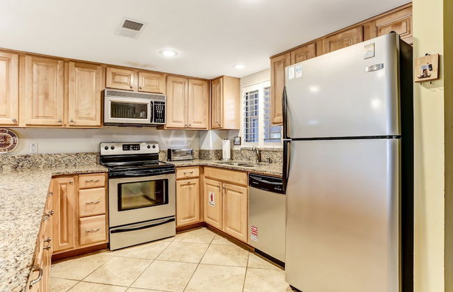 Recently Renovated Ocean Front Condo by RedAwning - Foto 6