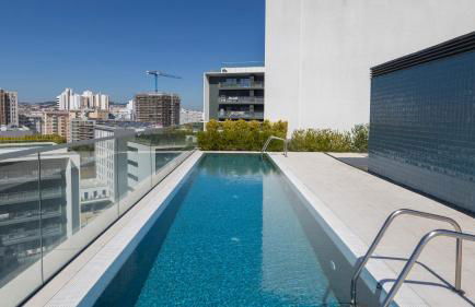 Soft Modern Flat With Pool & Gym by LovelyStay - Photo 39